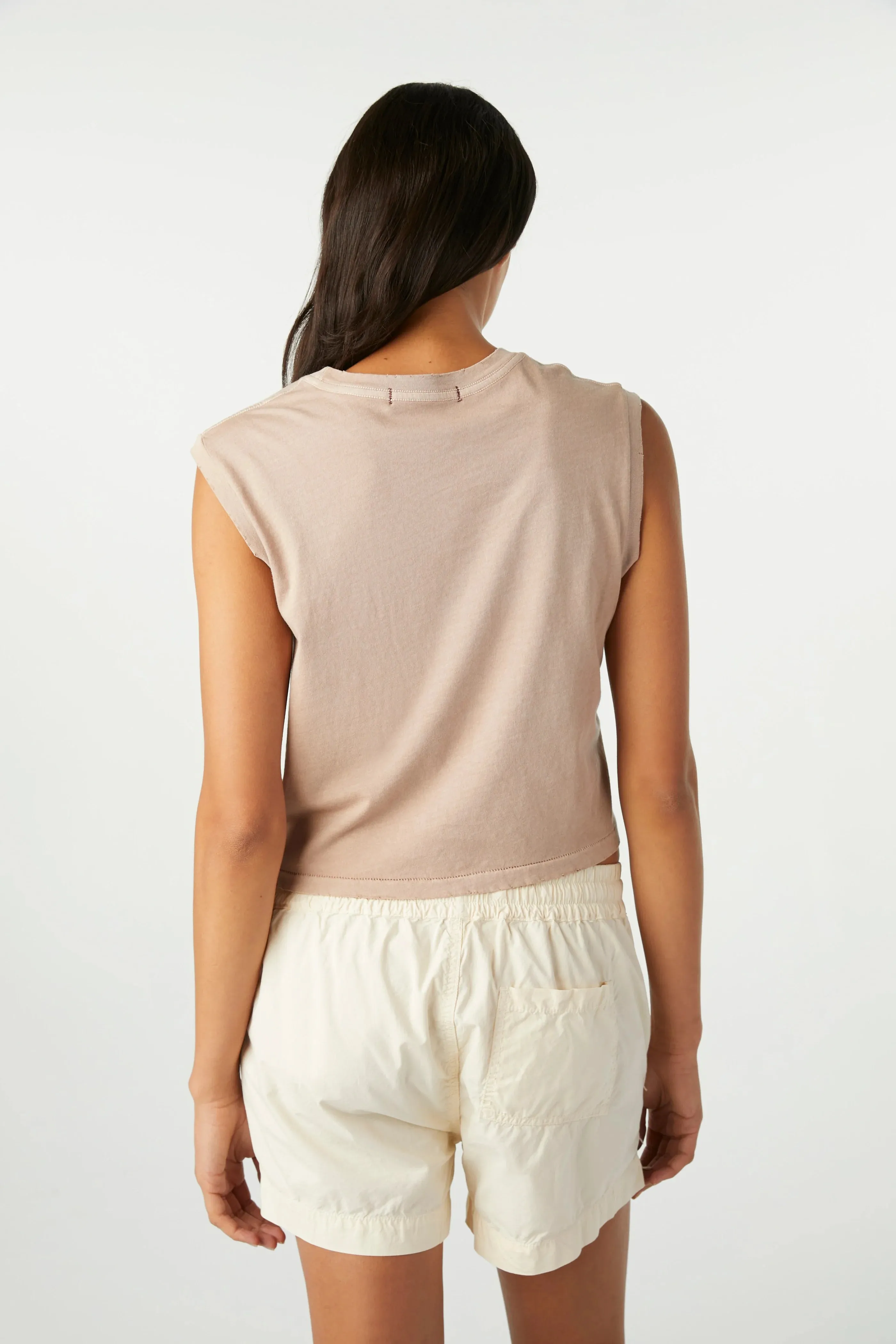 SLEEVELESS BABE TEE IN TAUPE